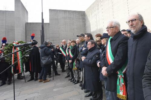 Il vicegovernatore Riccardi, primo a destra, alla cerimonia alla Risiera di San Sabba in occasione del Giornata  della Memoria 